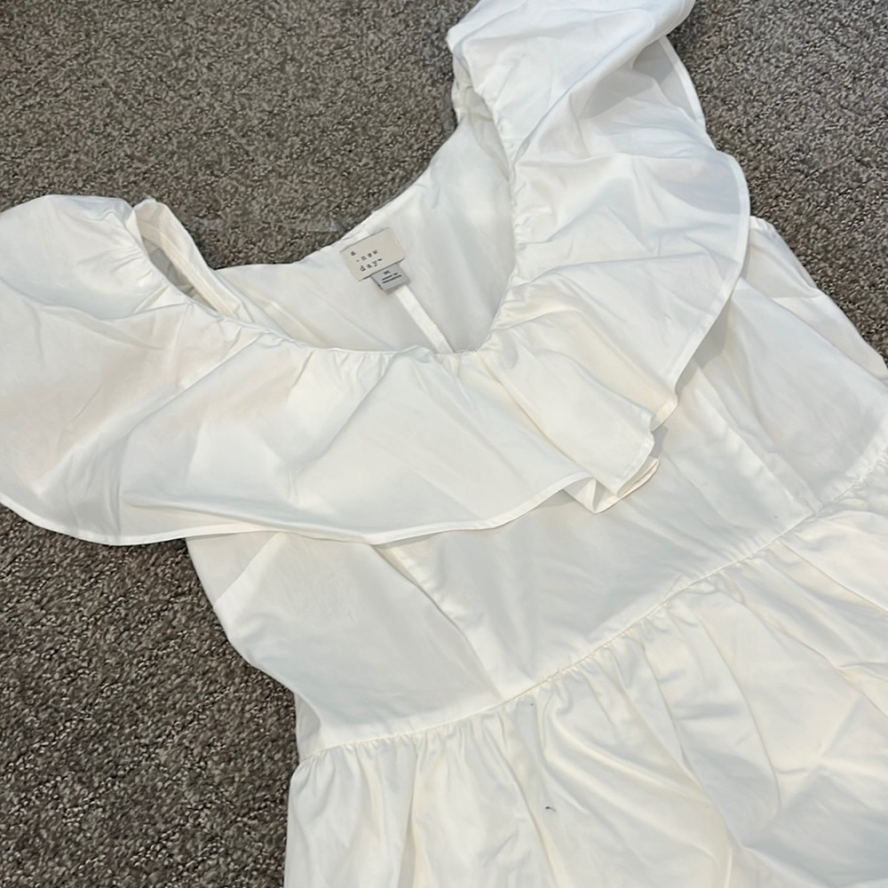White ruffle dress / Size M